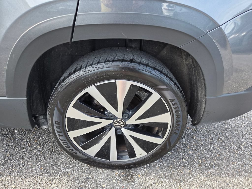 Used 2024 Volkswagen Taos SE FWD image 23