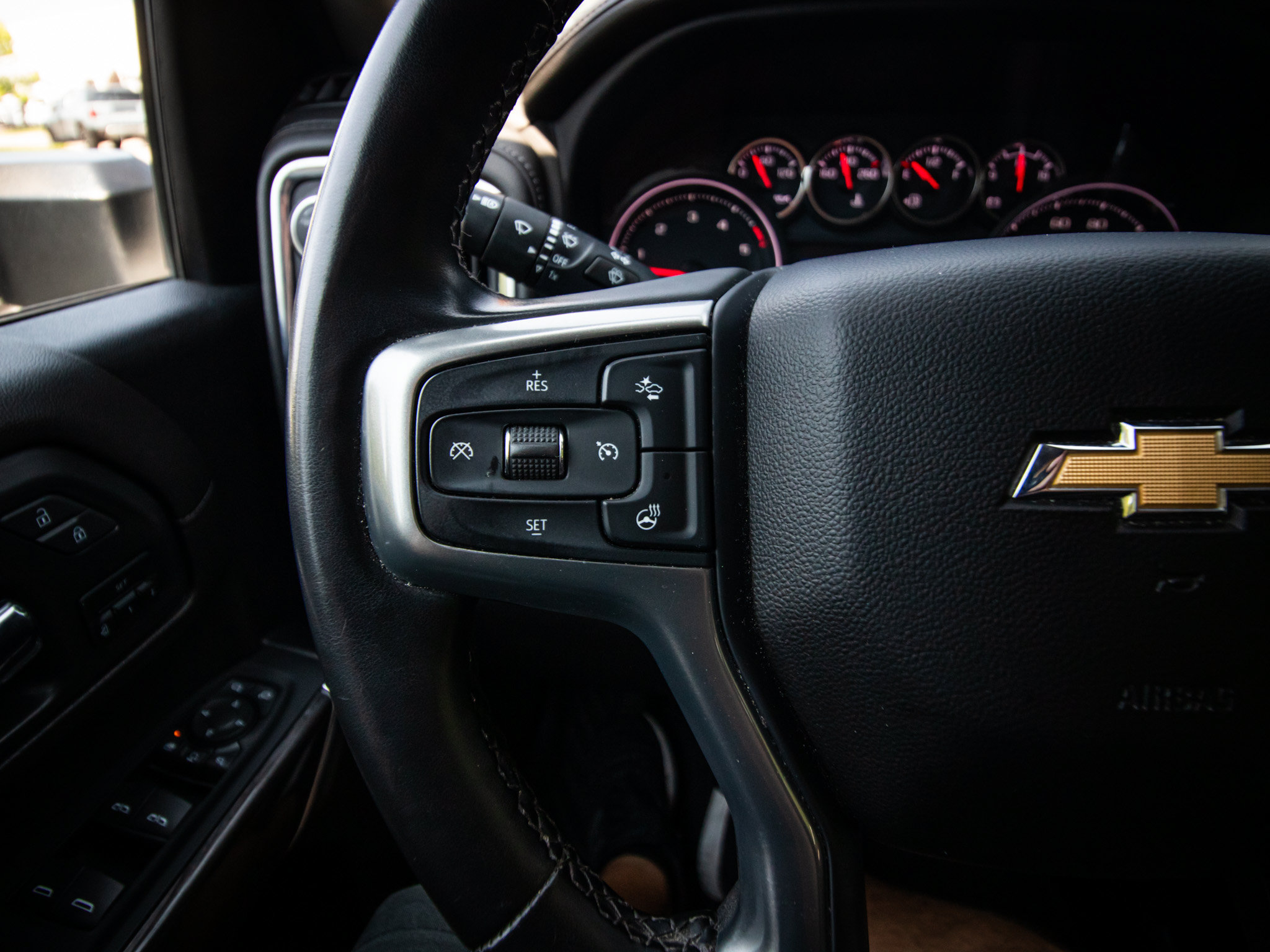 Used 2023 Chevrolet Silverado 2500 LTZ AWD/4WD image 19