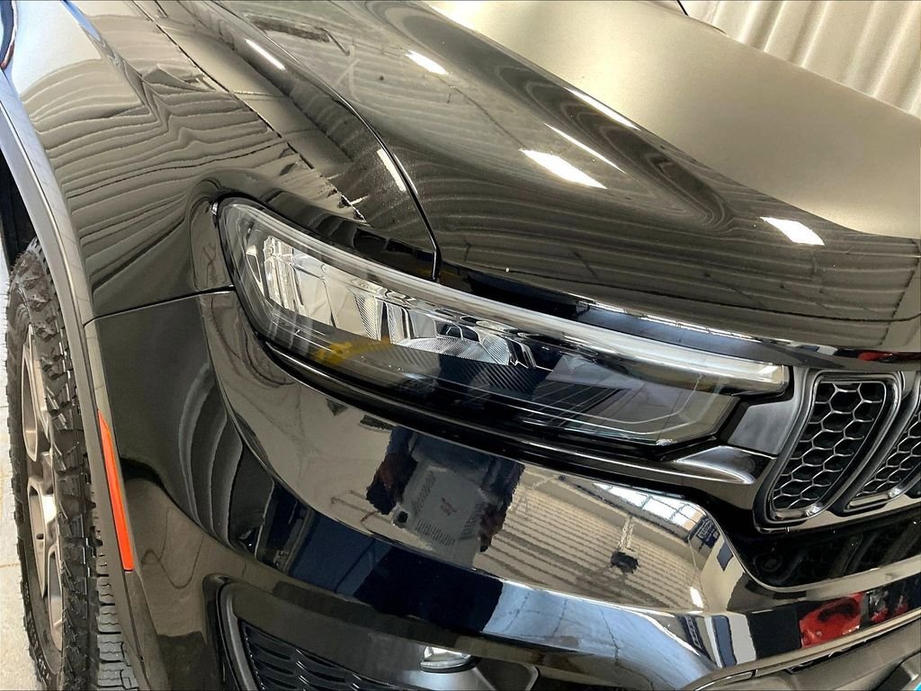 Used 2023 Jeep Grand Cherokee Trailhawk AWD/4WD image 30