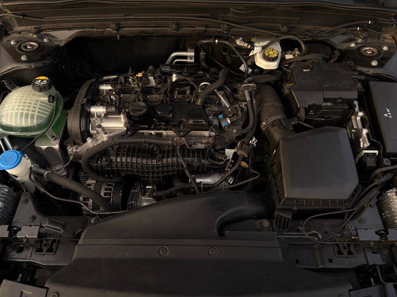 Used 2021 Volvo XC40 T5 Momentum w/ Premium Package image 15