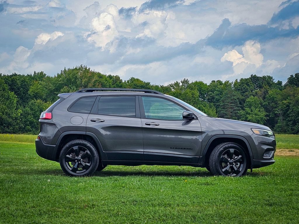 Used 2021 Jeep Cherokee Latitude Plus AWD/4WD image 3