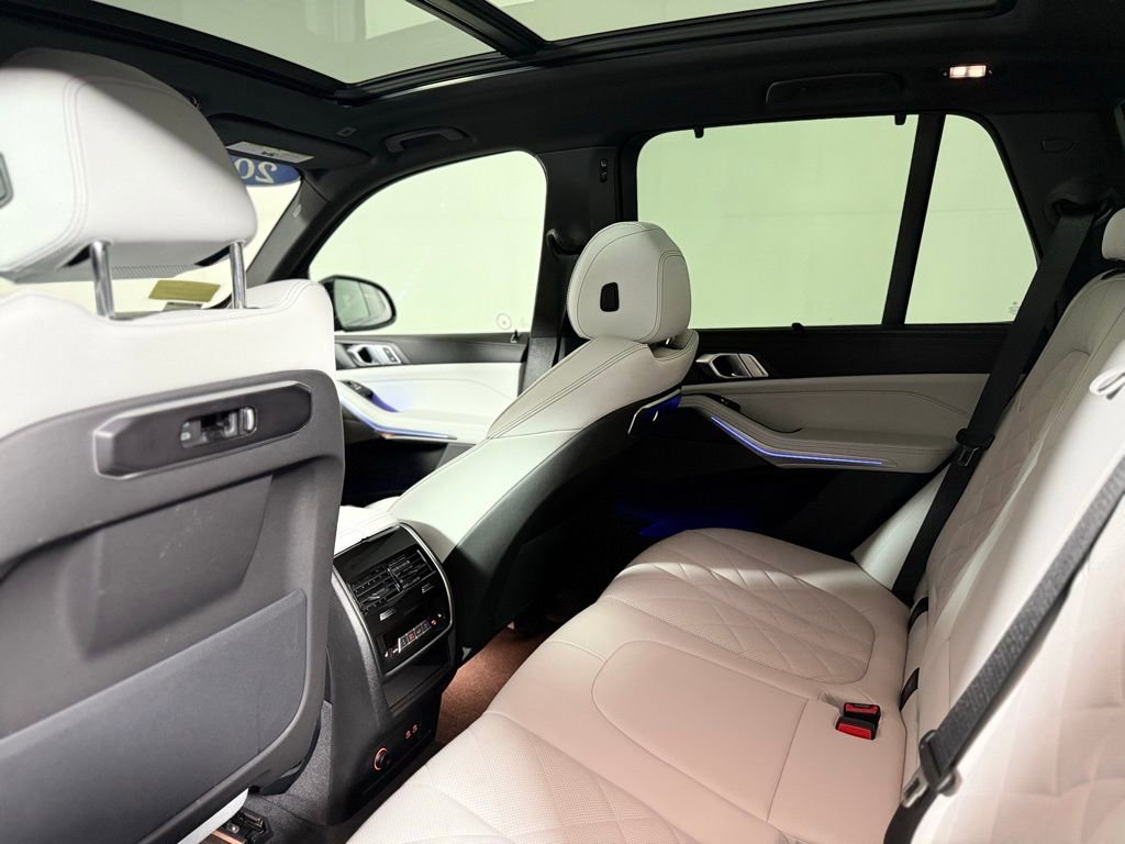 Used 2025 BMW X5 xDrive40i AWD/4WD image 19