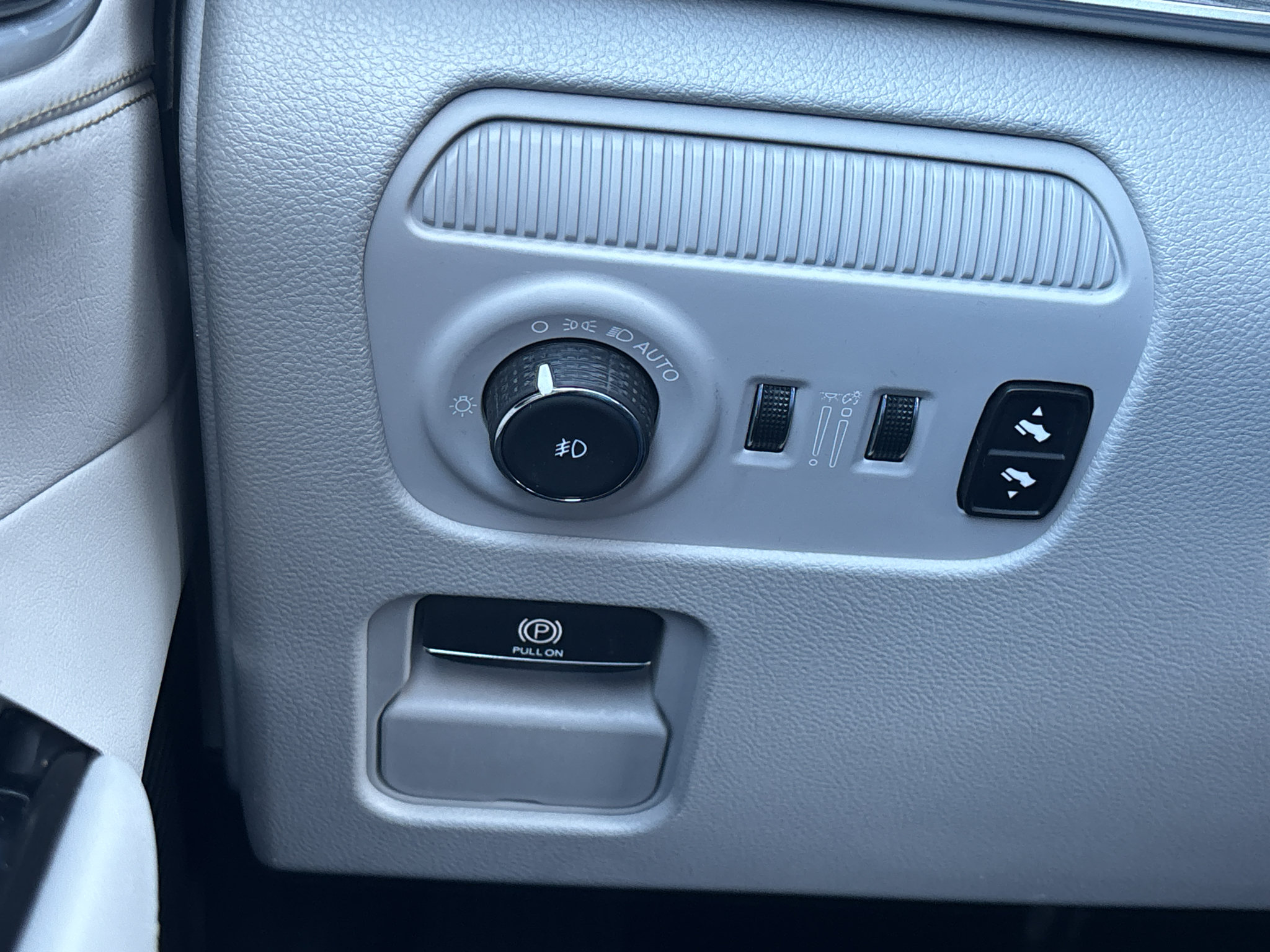 Used 2024 Jeep Wagoneer L Series II RWD image 20
