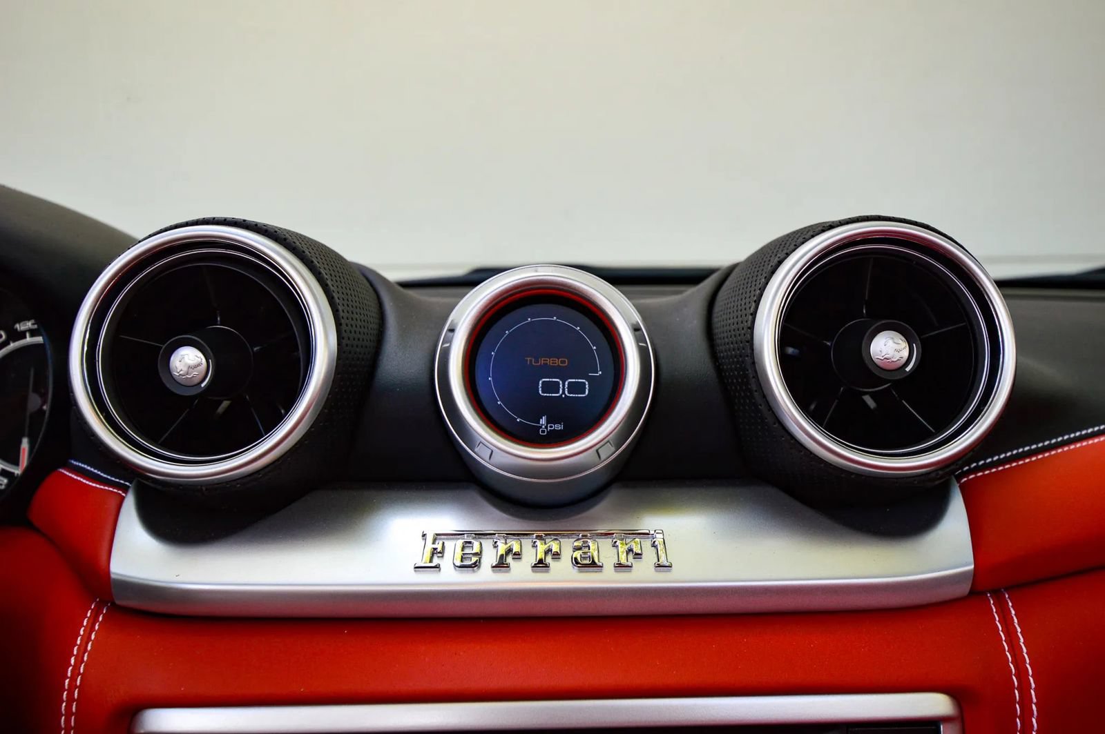 Used 2015 Ferrari California T RWD image 58