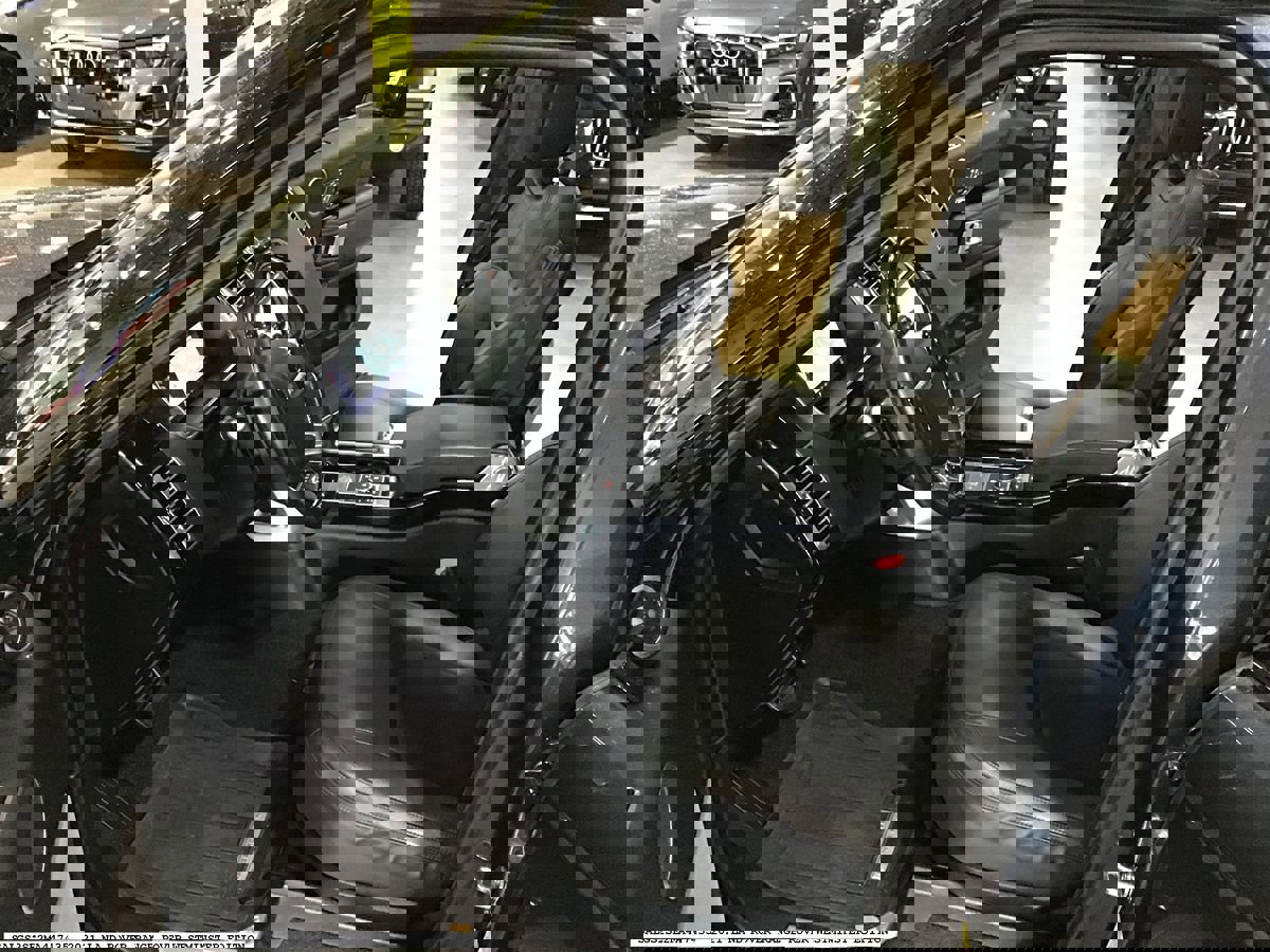 Used 2021 Land Rover Range Rover P525 Westminster Edition image 13