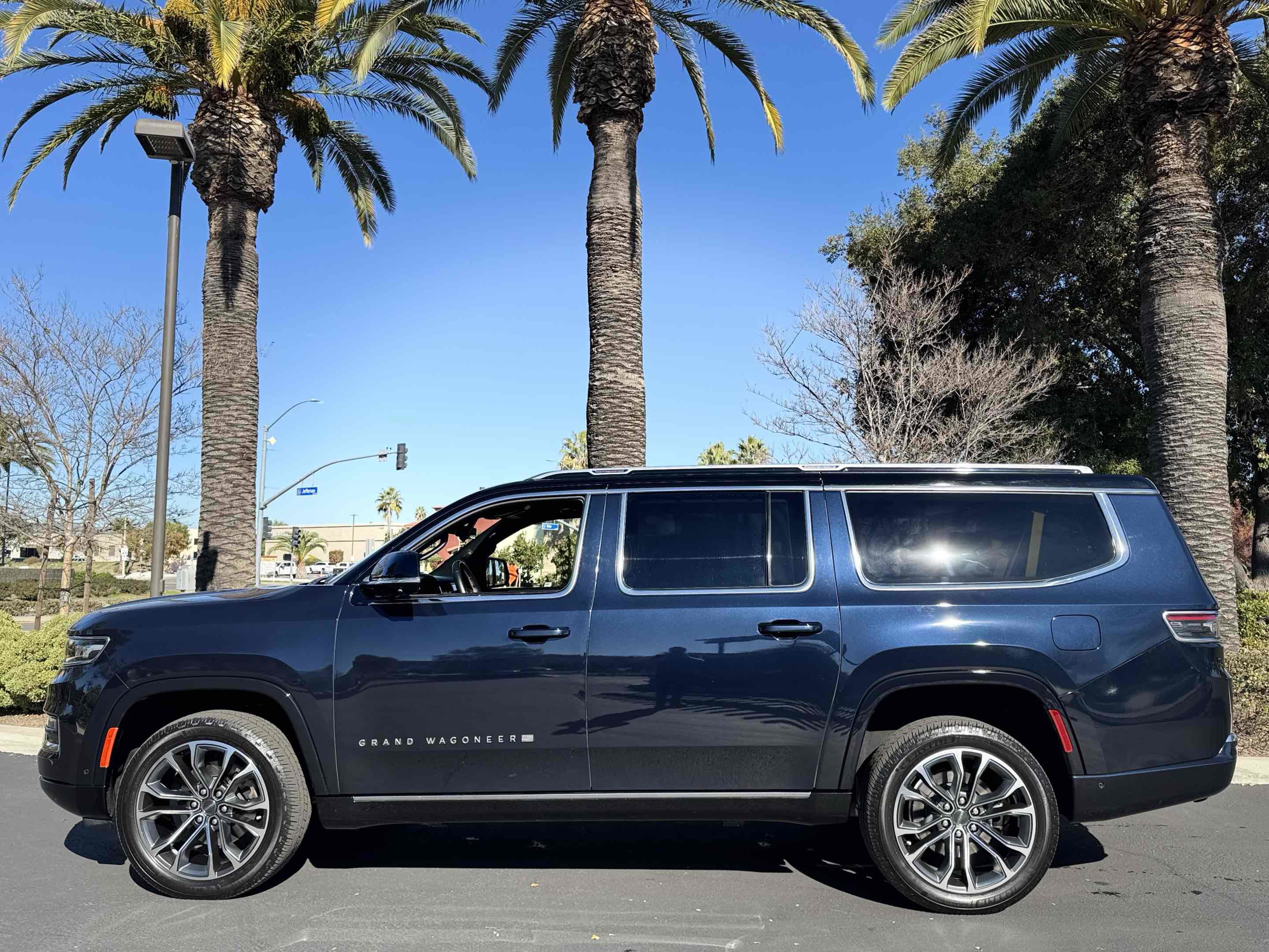 Used 2023 Jeep Grand Wagoneer L Series III image 20