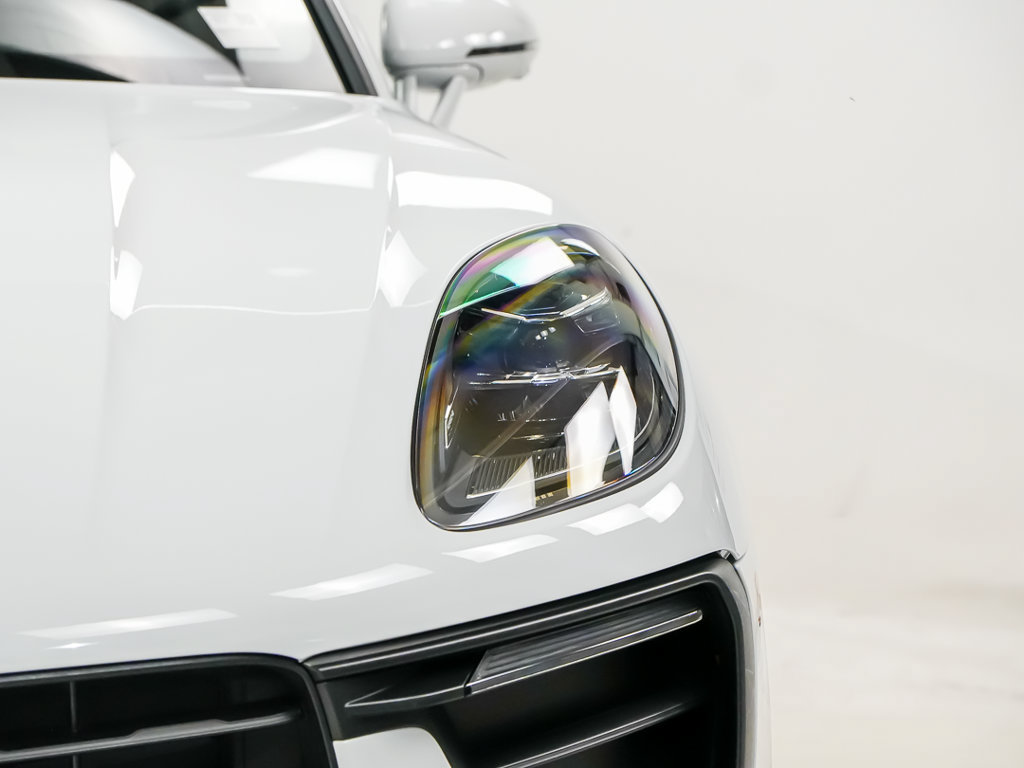 Certified 2024 Porsche Macan AWD/4WD image 7