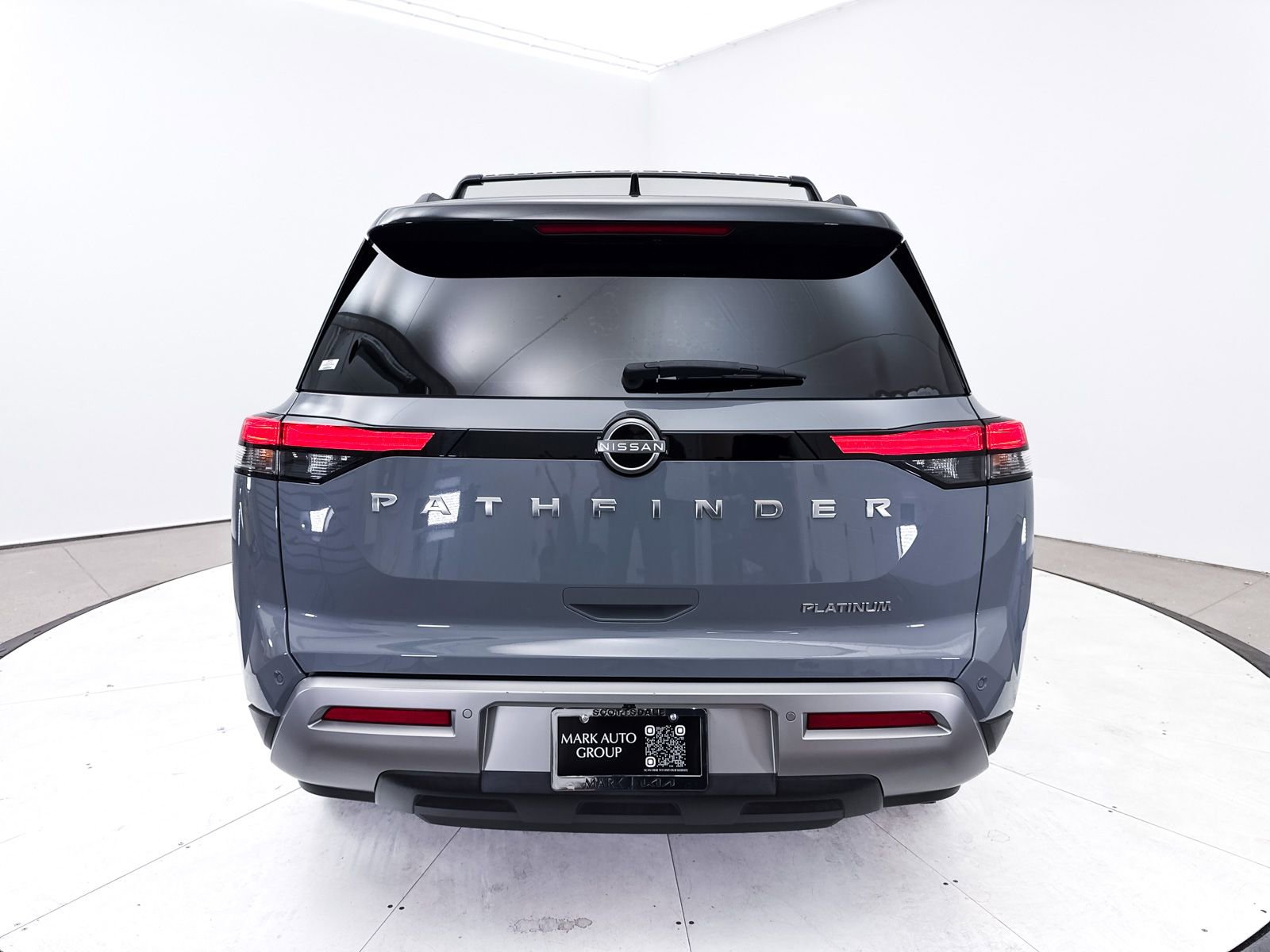 Used 2024 Nissan Pathfinder Platinum image 19