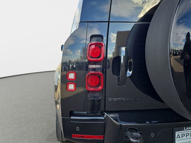 Used 2025 Land Rover Defender 130 X-Dynamic SE image 35