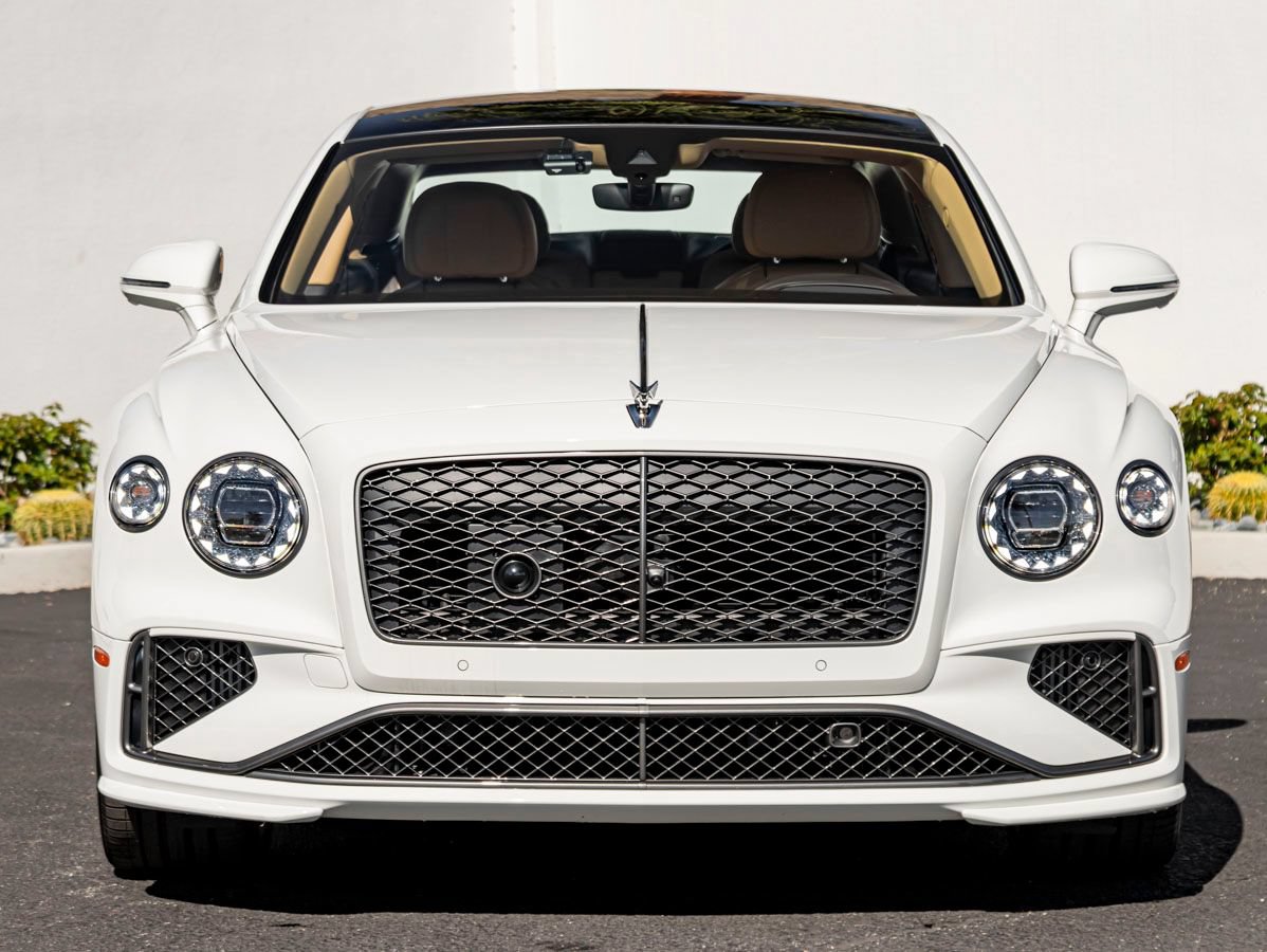 Used 2025 Bentley Flying Spur Plug-In Hybrid AWD/4WD image 9