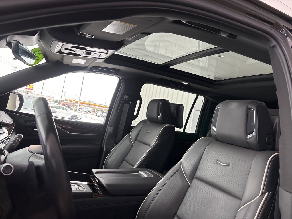 Used 2024 Cadillac Escalade ESV Premium Luxury image 9