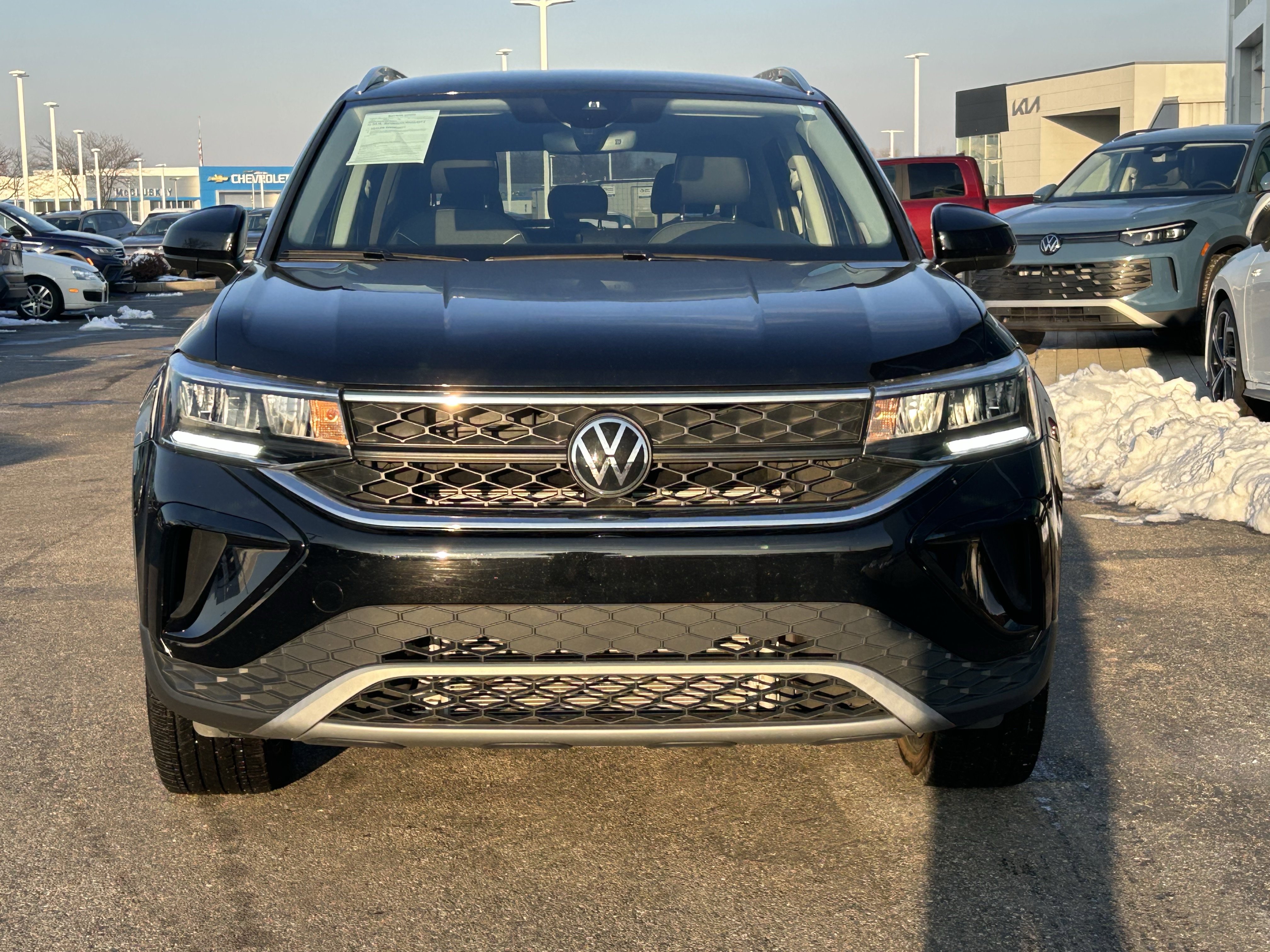 Certified 2024 Volkswagen Taos SE w/ Black Wheel Plus Package image 2