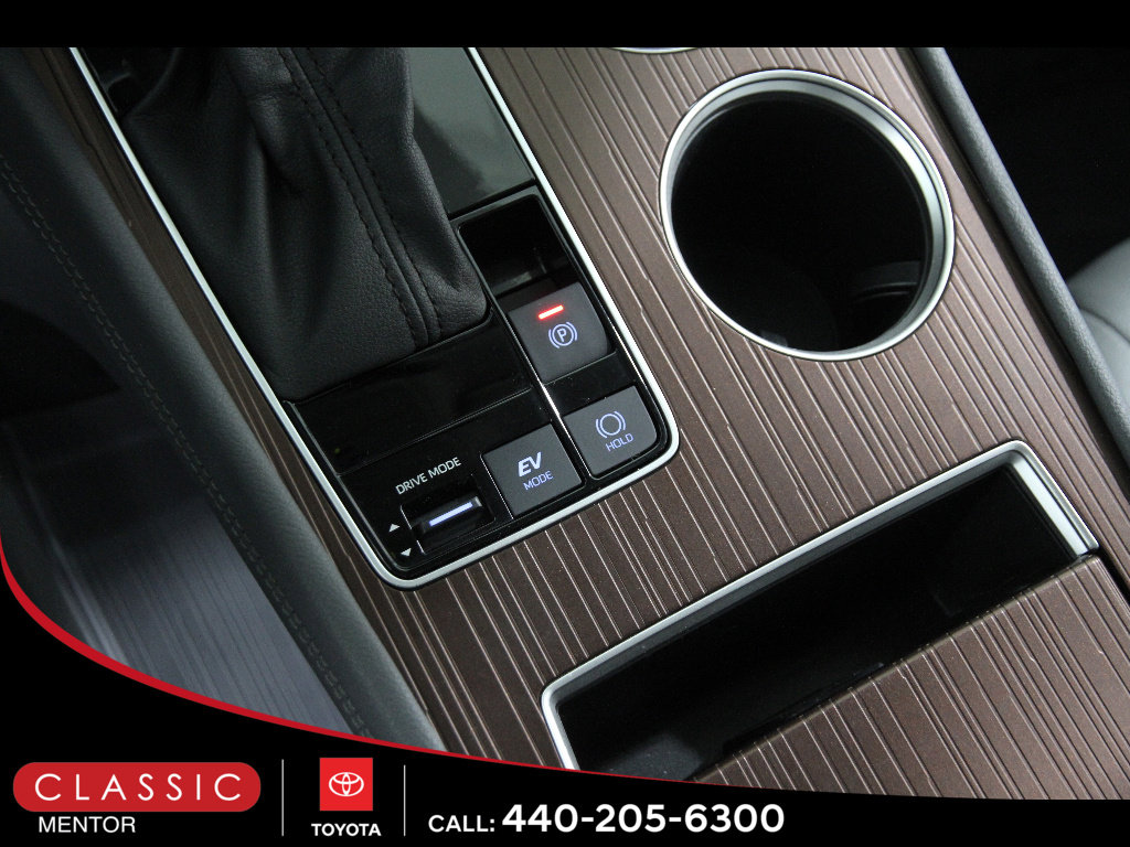 Certified 2024 Toyota Sienna XLE FWD image 17