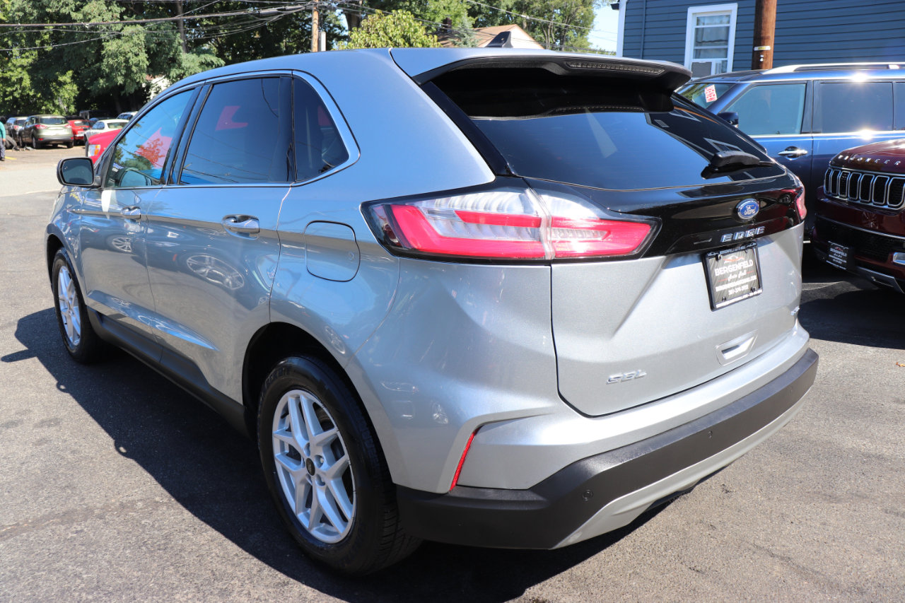 Used 2024 Ford Edge SEL image 3