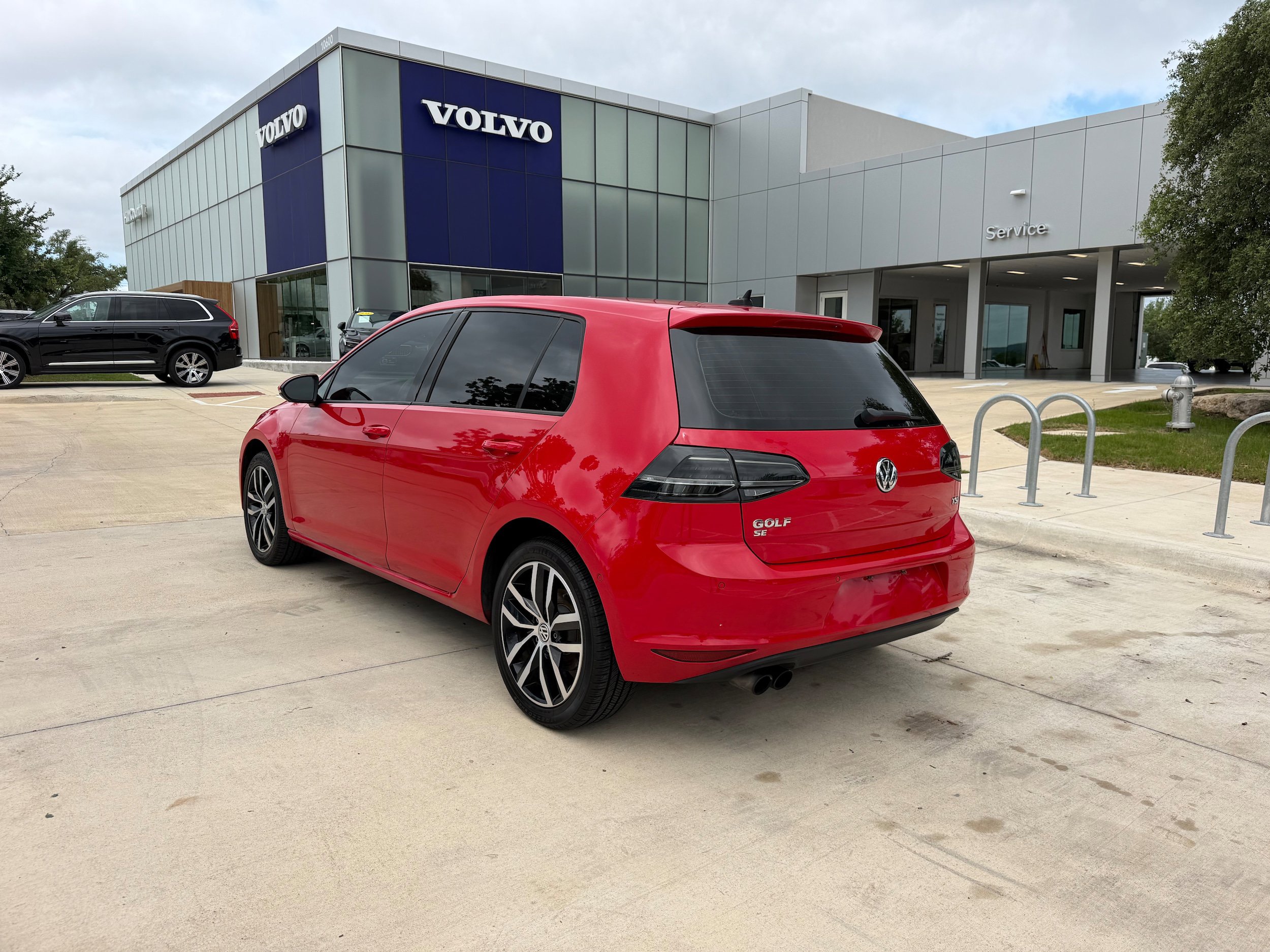 Used 2016 Volkswagen Golf SE w/ Lighting Package FWD image 4