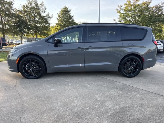 Used 2025 Chrysler Pacifica Limited FWD image 10
