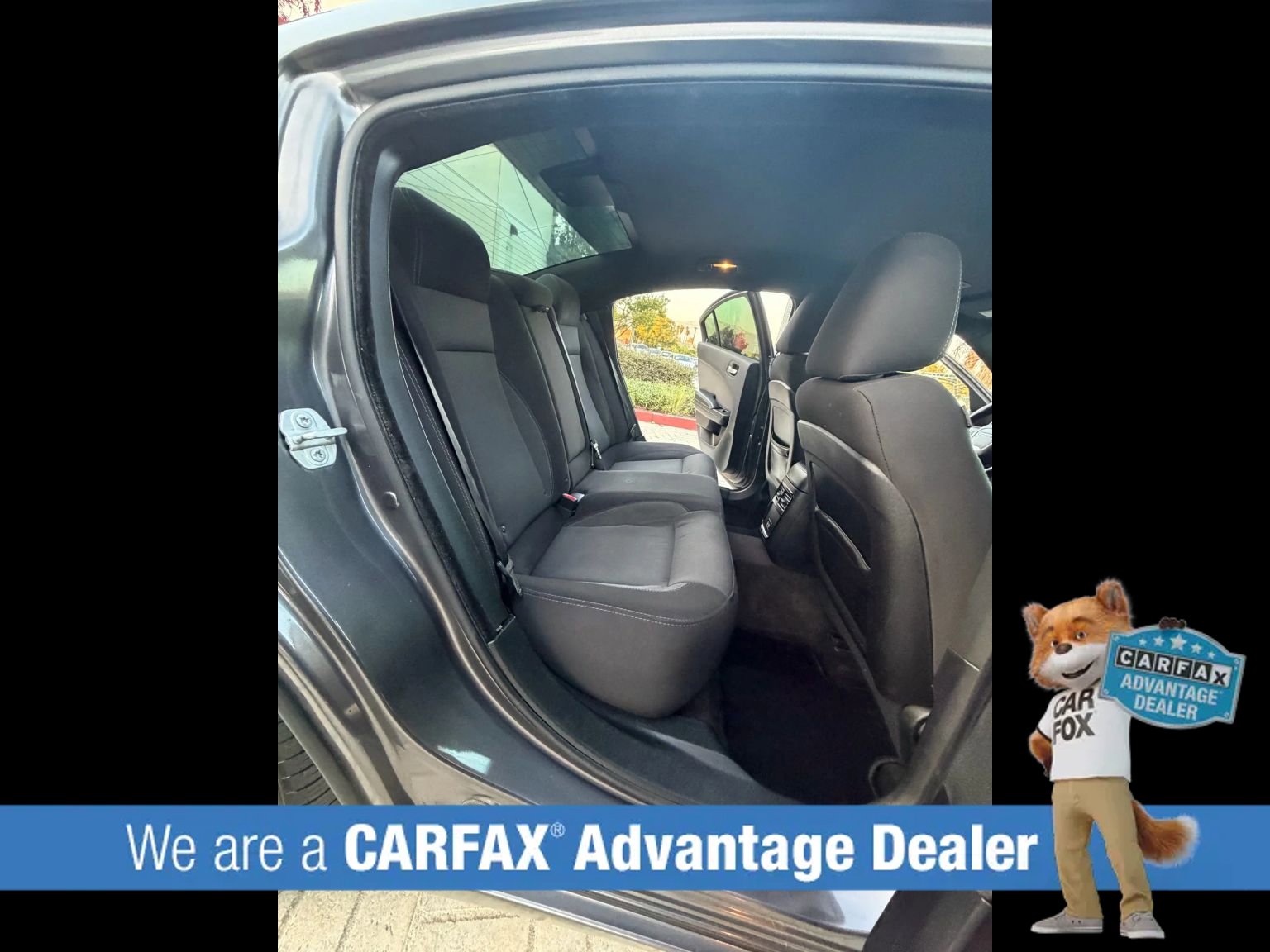 Used 2018 Dodge Charger SXT w/ Blacktop Package image 29