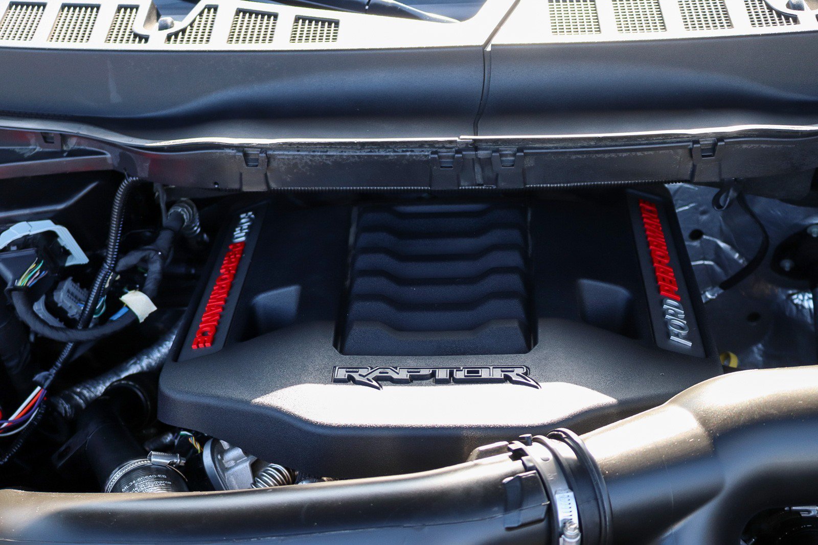 Used 2025 Ford F150 Raptor AWD/4WD image 18
