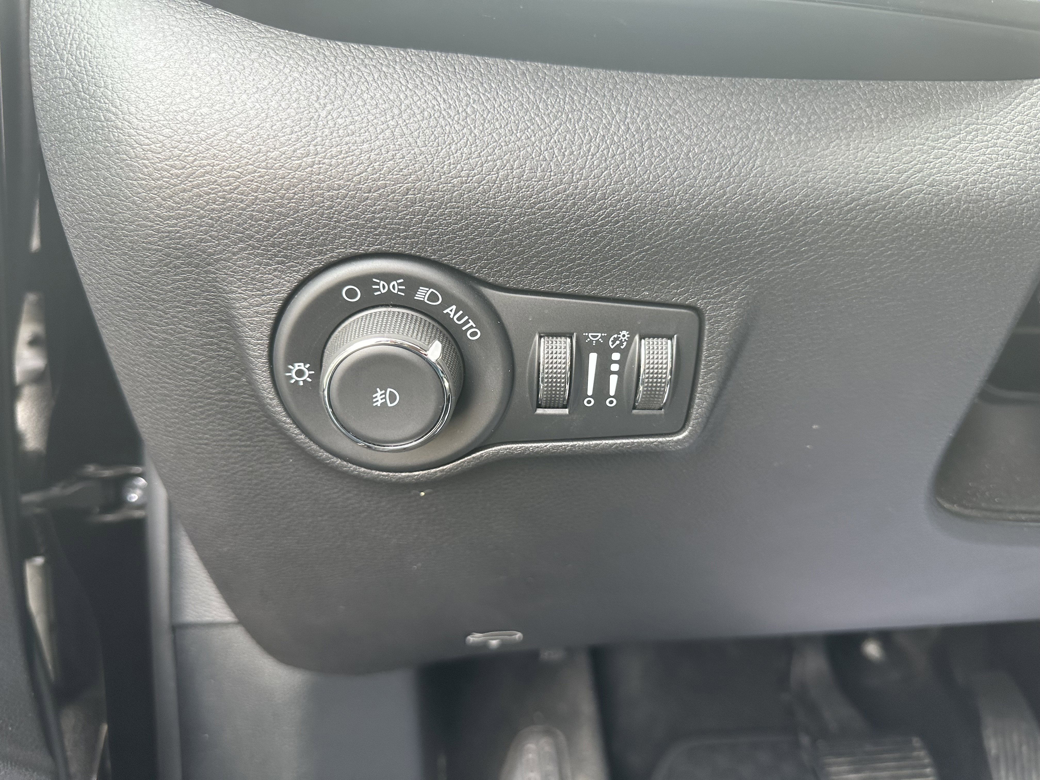 Used 2022 Jeep Compass Trailhawk w/ Trailhawk Convenience Group image 15