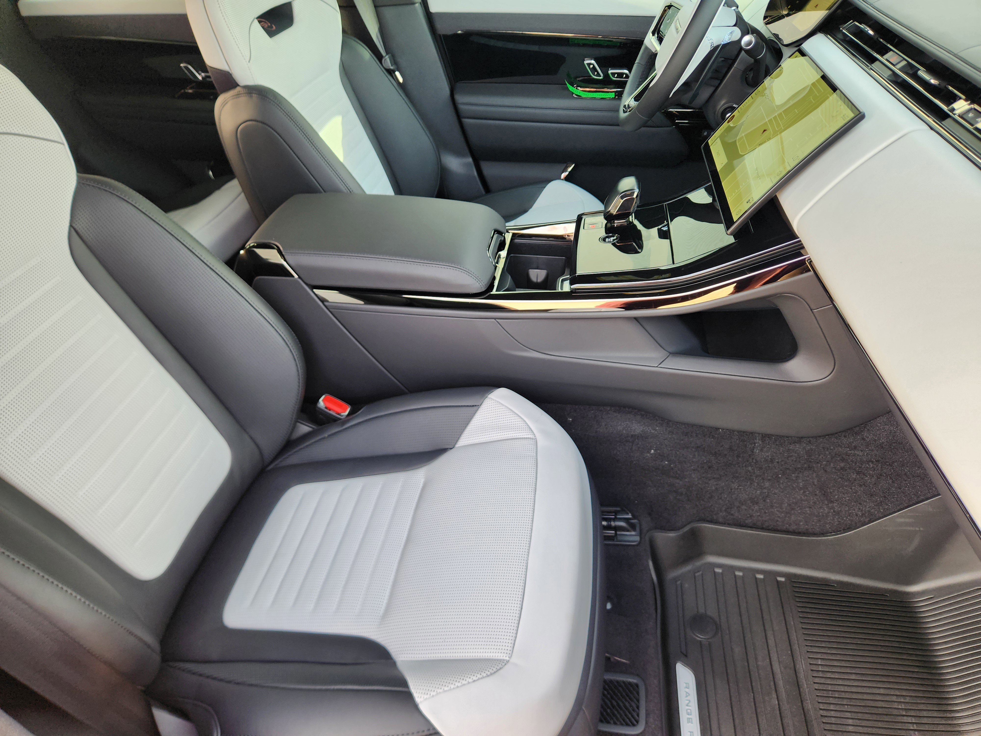 New 2026 Land Rover Range Rover Sport SV AWD/4WD image 9