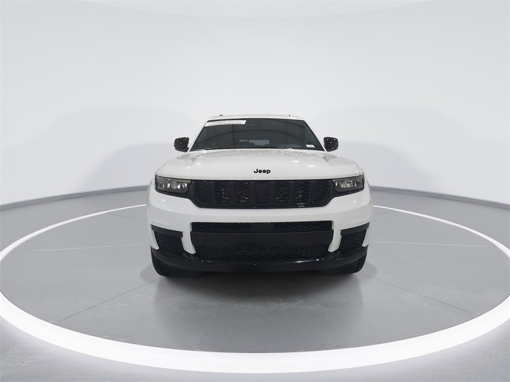 Used 2025 Jeep Grand Cherokee L Altitude image 3