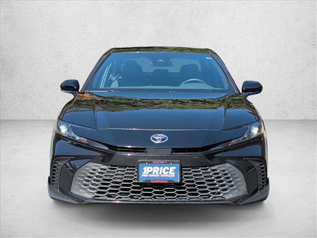 Used 2025 Toyota Camry SE FWD image 2