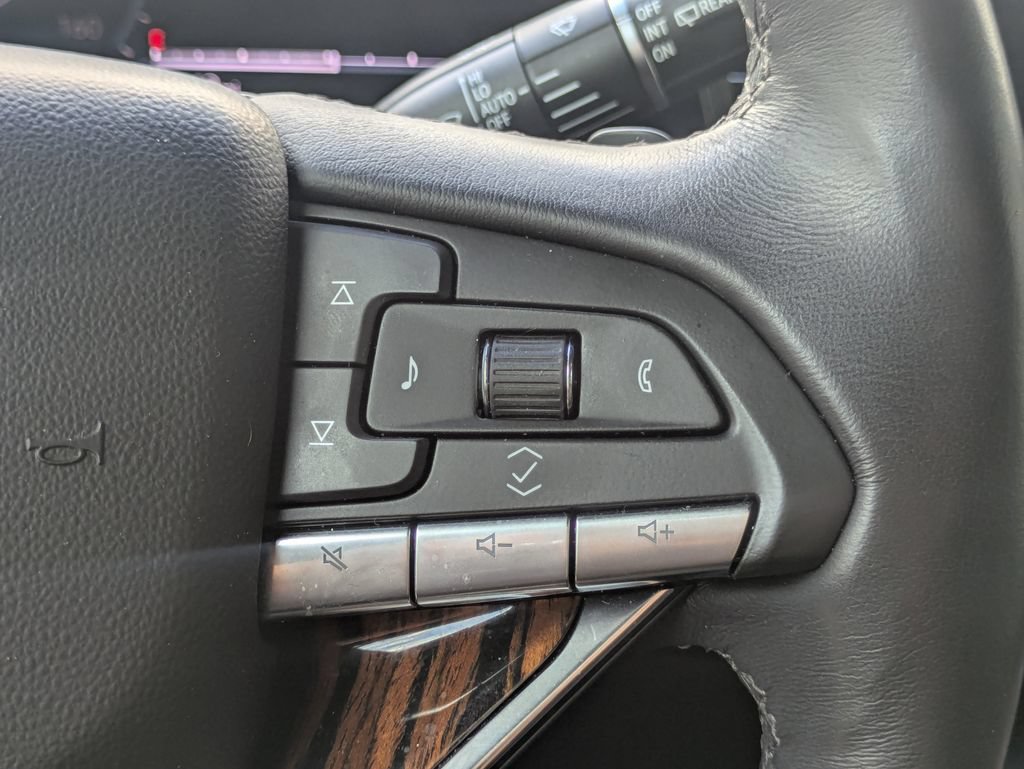 Used 2023 Cadillac Escalade Premium Luxury RWD image 26
