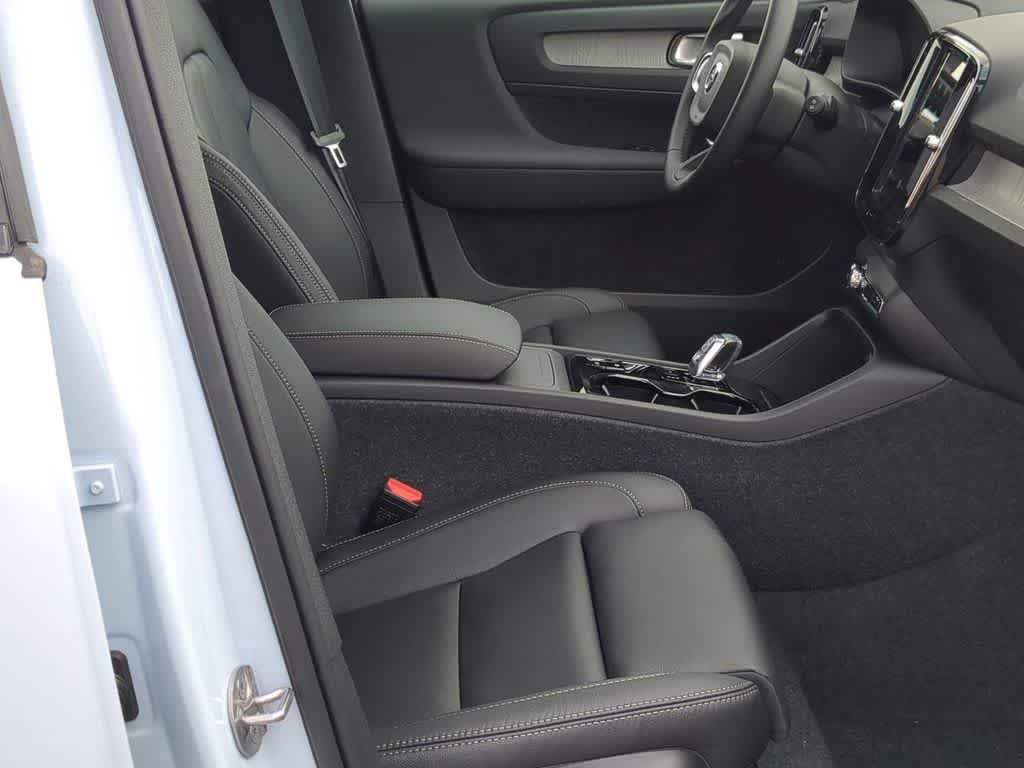 New 2026 Volvo XC40 B5 Plus w/ Climate Package AWD/4WD image 20