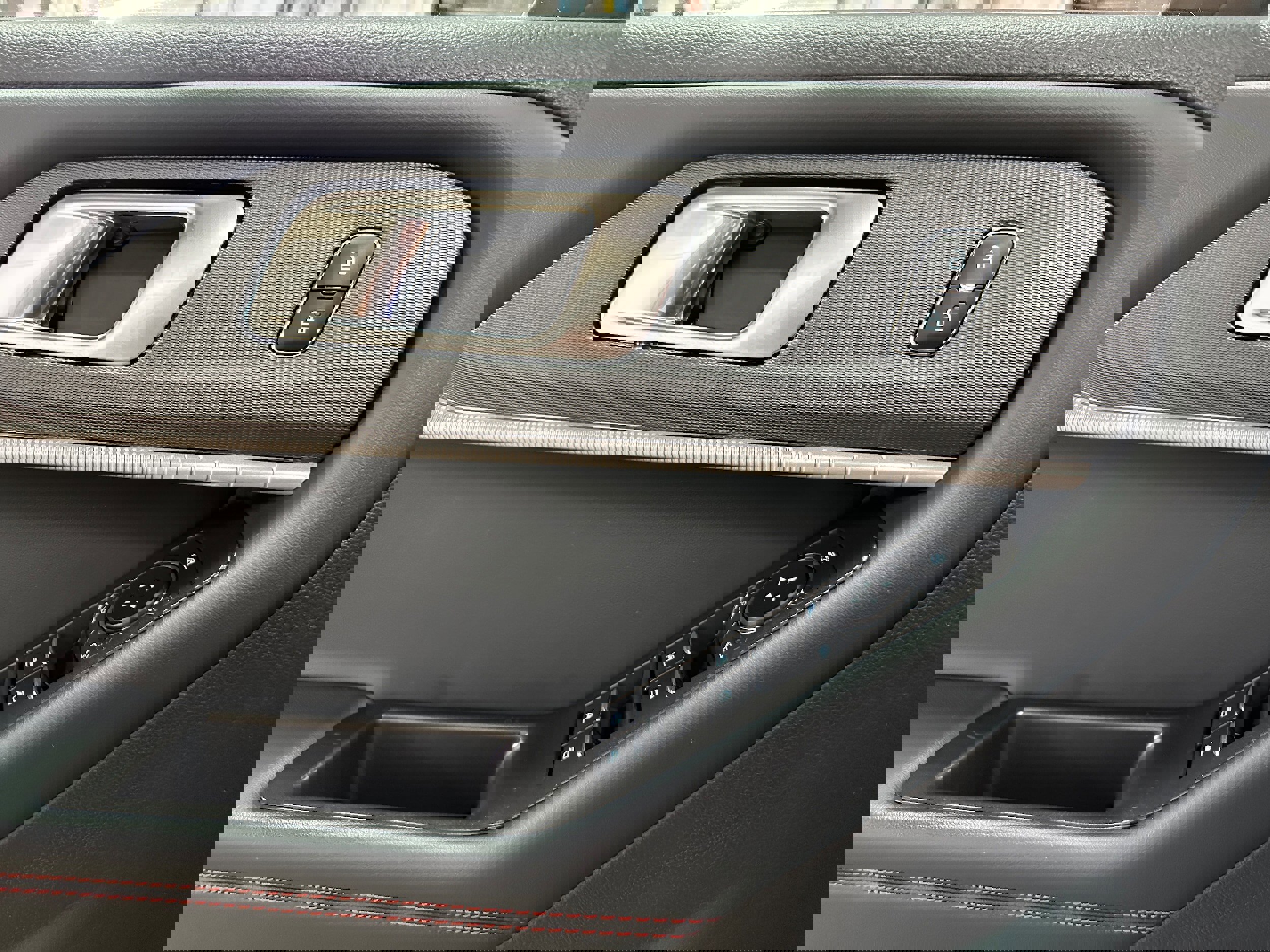 Certified 2025 Ford Explorer ST-Line image 12