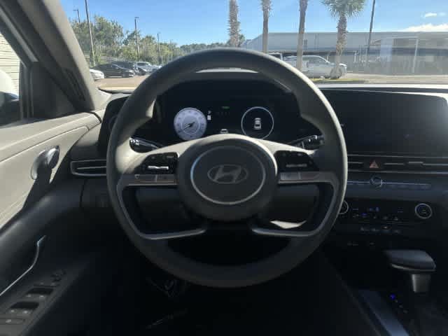 Used 2024 Hyundai Elantra SEL FWD image 28