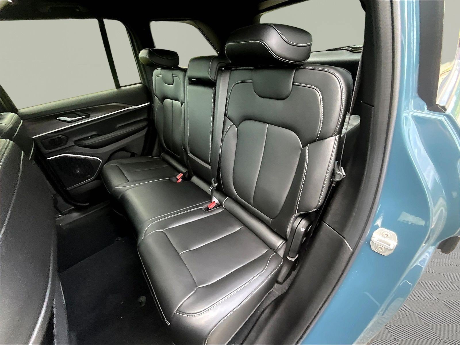 New 2026 Jeep Grand Cherokee Limited AWD/4WD image 18