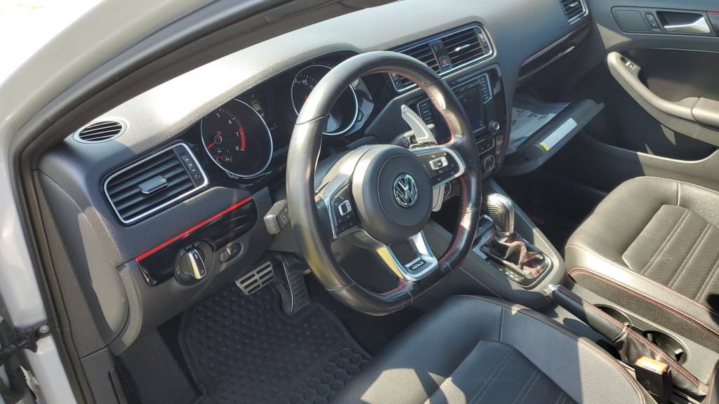Used 2017 Volkswagen Jetta GLI FWD image 10