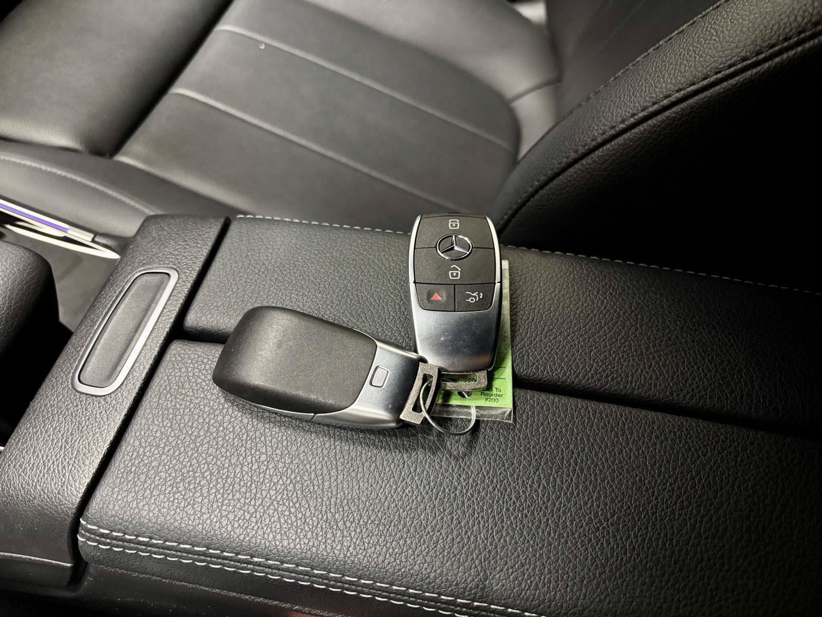 Used 2023 Mercedes-Benz EQB 300 4MATIC w/ Exclusive Package image 41