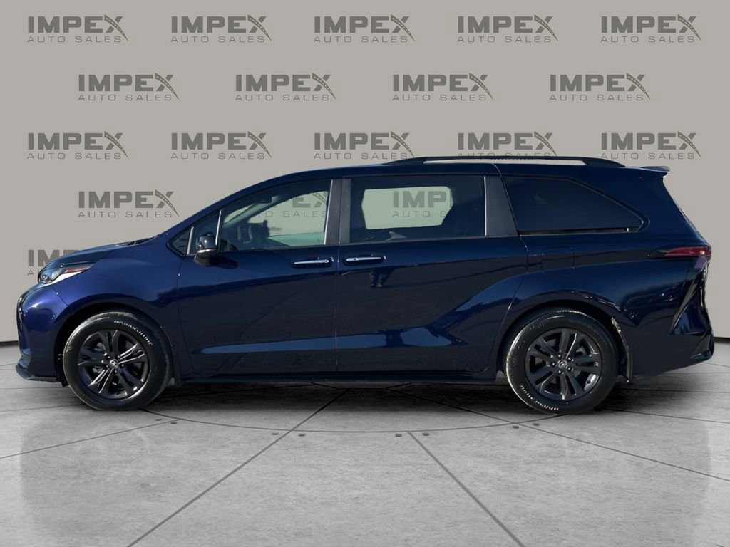 Used 2025 Toyota Sienna XSE AWD/4WD image 2