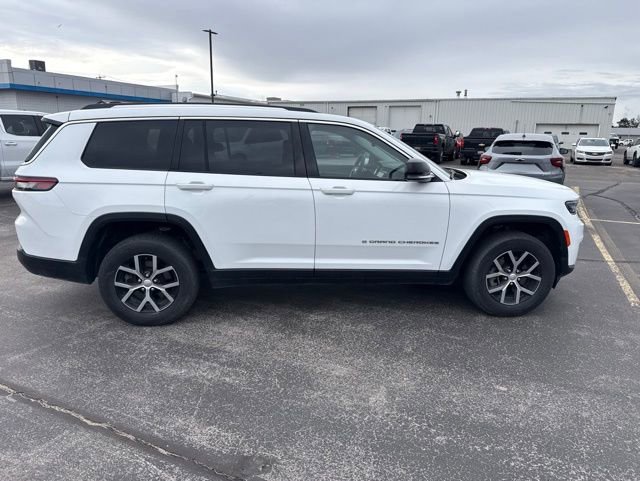 Used 2023 Jeep Grand Cherokee L Limited AWD/4WD image 2