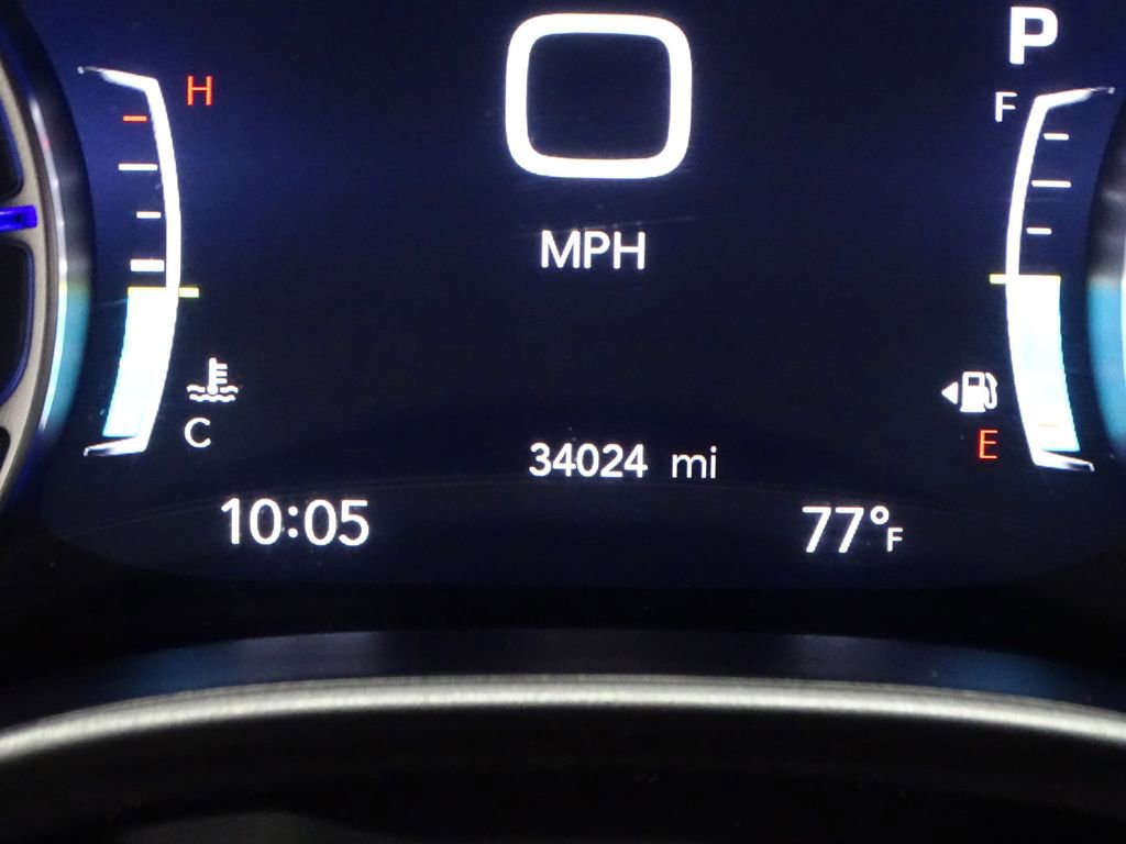 Used 2024 Chrysler Pacifica Touring-L image 38