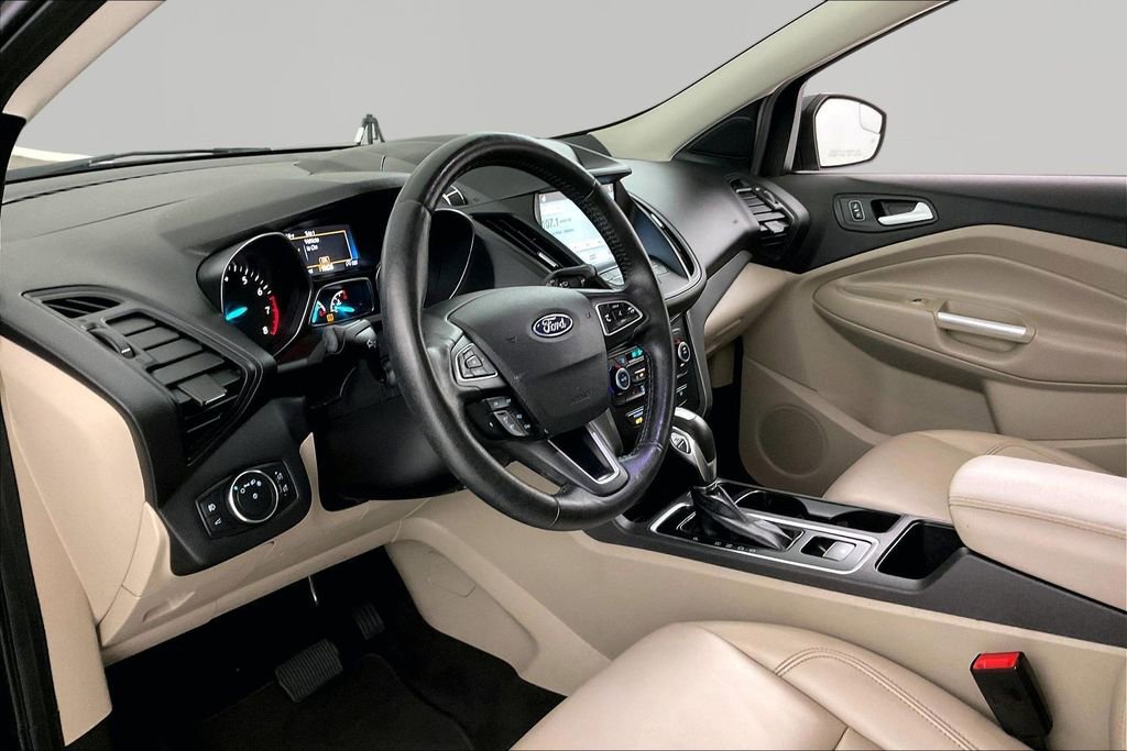 Used 2019 Ford Escape SEL image 16