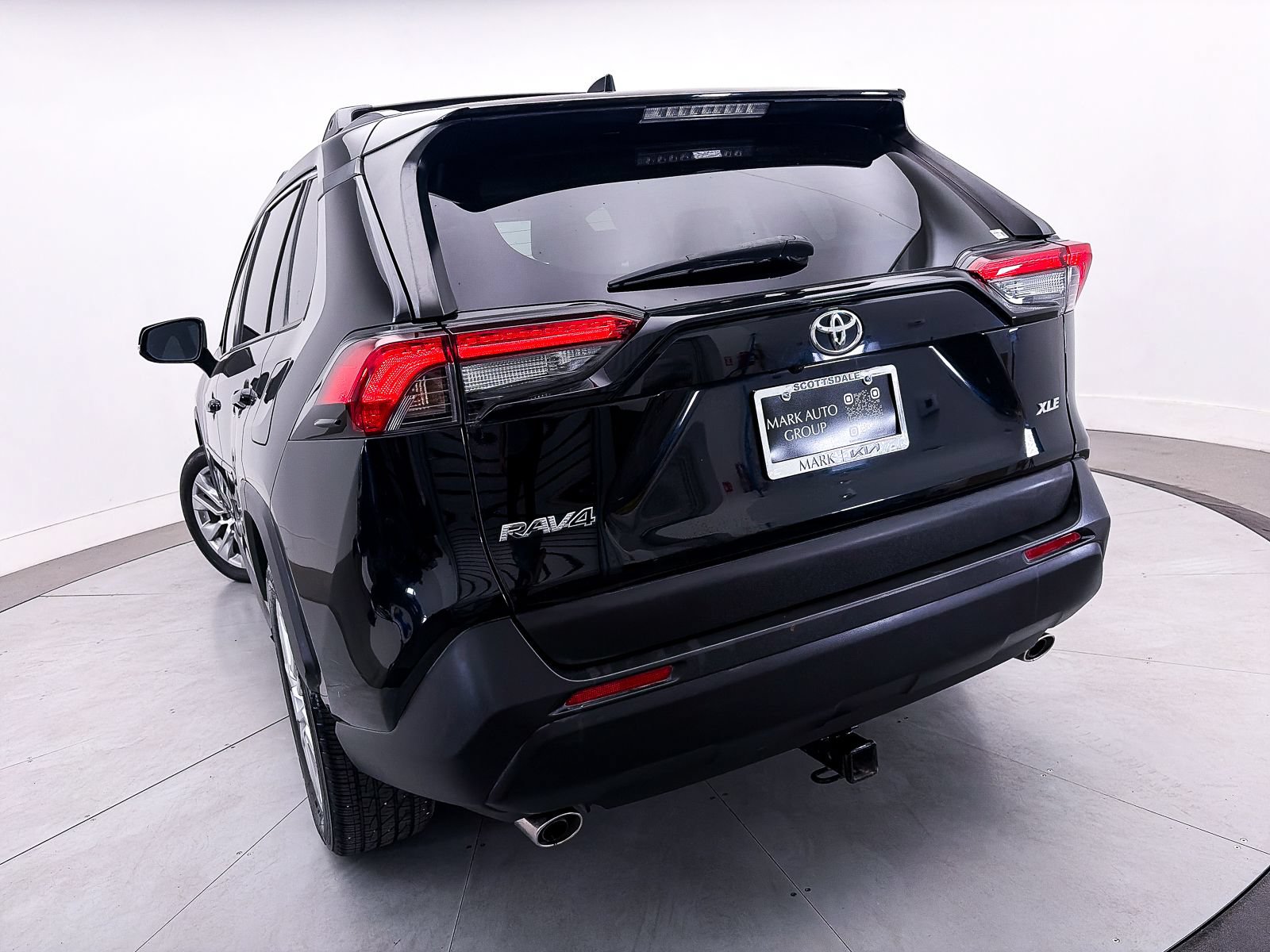 Used 2019 Toyota RAV4 XLE Premium w/ Carpet Mat Package FWD image 7