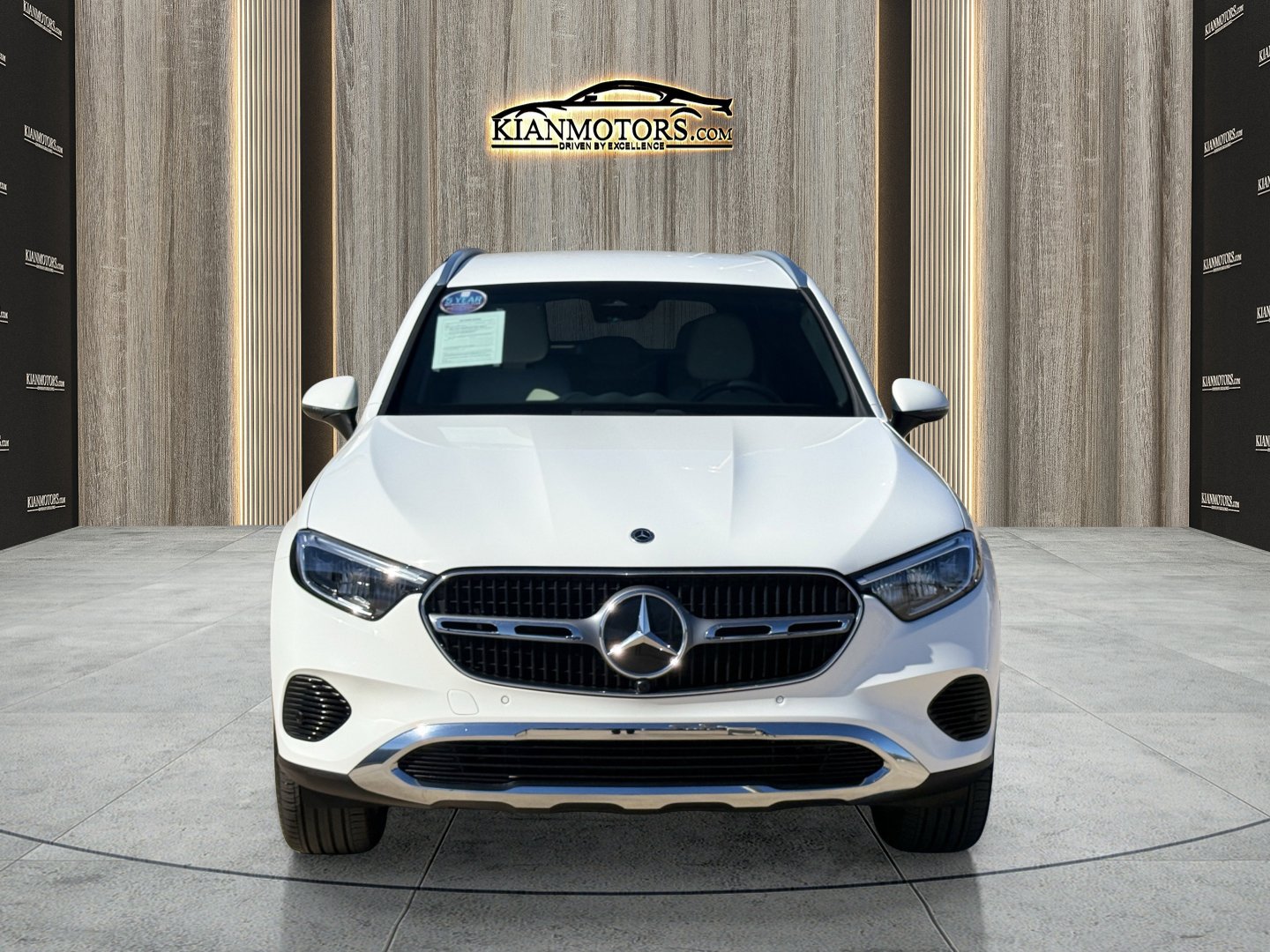 Used 2025 Mercedes-Benz GLC 300 4MATIC image 3