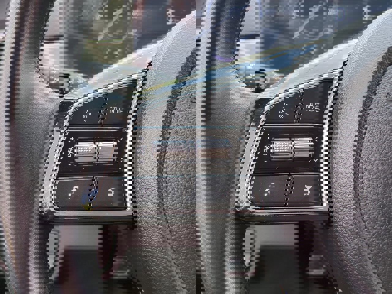 Used 2024 Kia Seltos EX FWD image 25