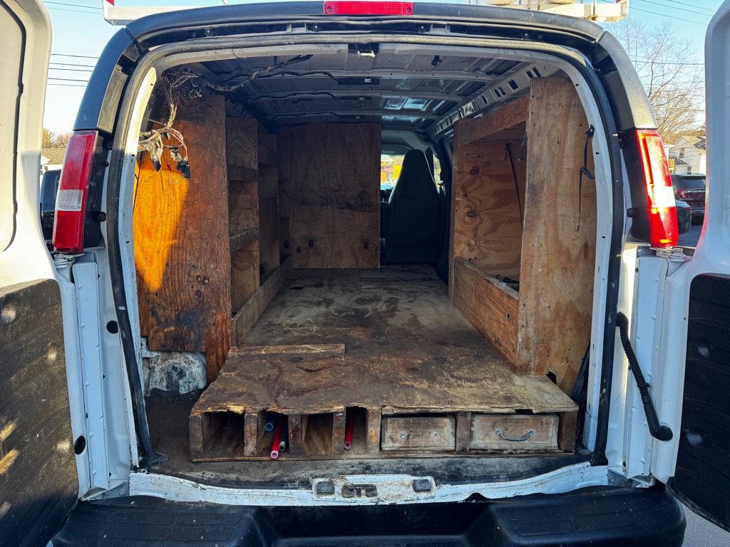 Used 2017 Chevrolet Express 3500 image 17