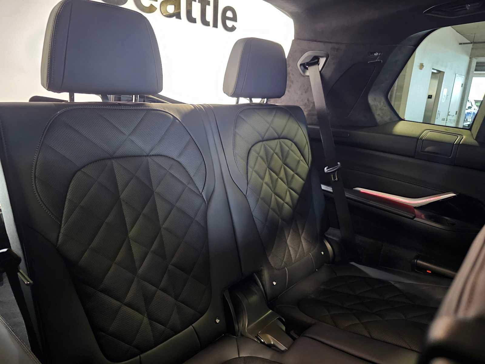 Used 2026 BMW X7 xDrive40i w/ M Sport Package AWD/4WD image 41