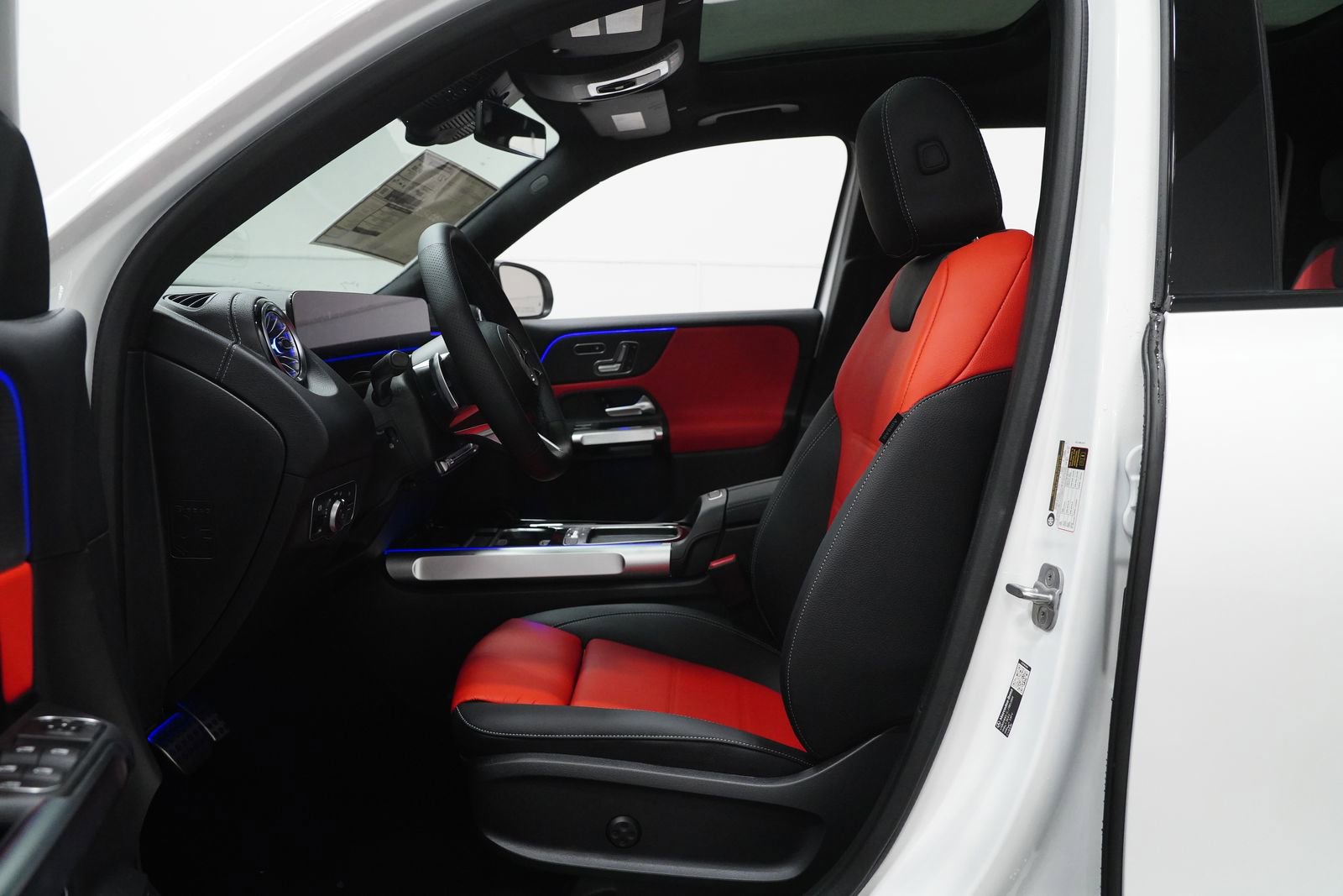 New 2026 Mercedes-Benz GLB 250 4MATIC image 2