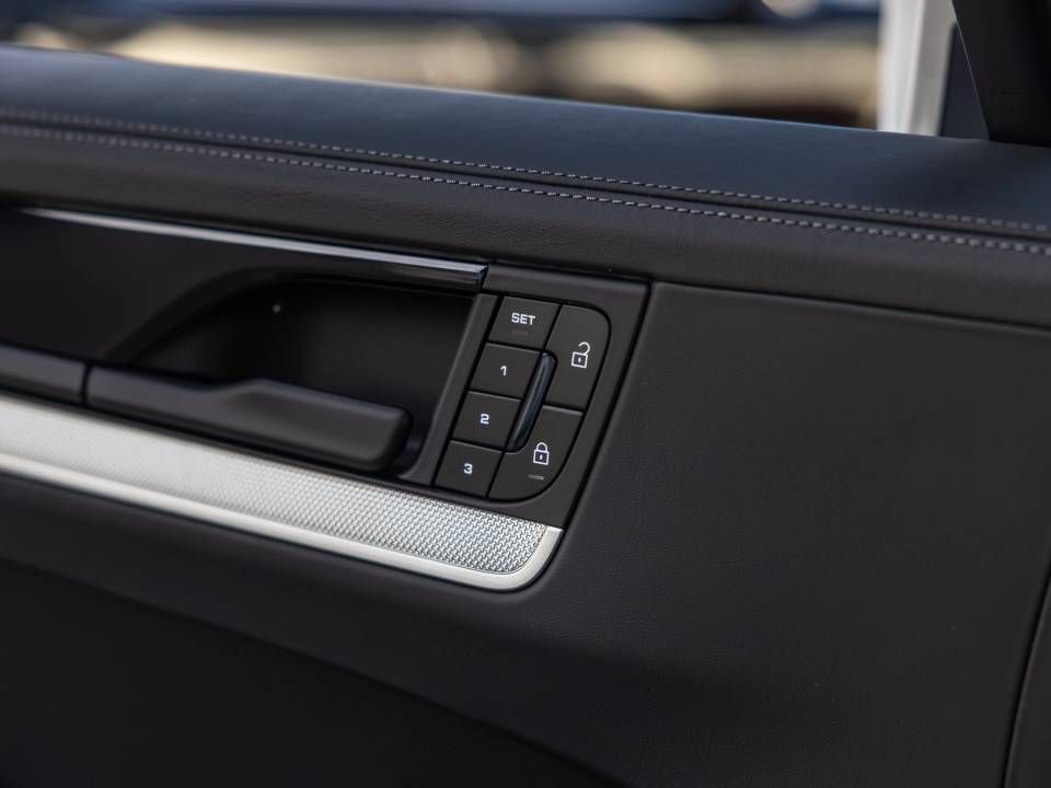 Certified 2026 Porsche Cayenne AWD/4WD image 32