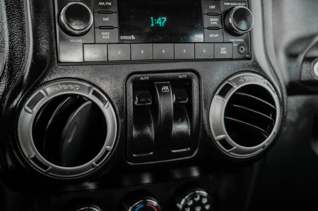 Used 2015 Jeep Wrangler Rubicon w/ Power Convenience Group image 24