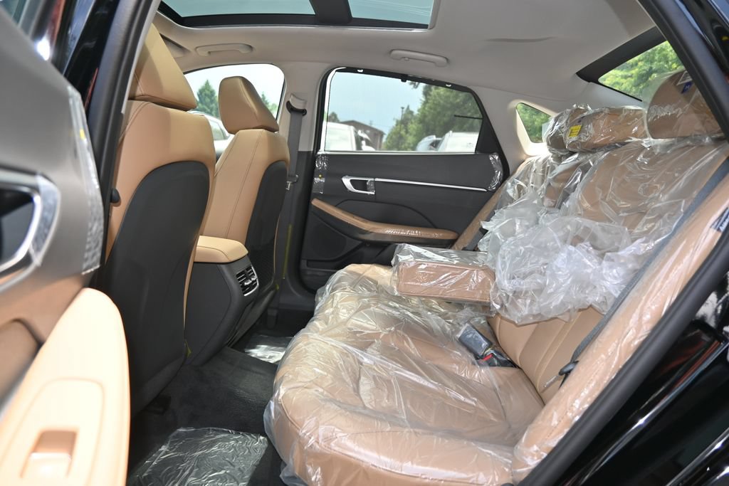 New 2026 Hyundai Sonata Limited FWD image 13