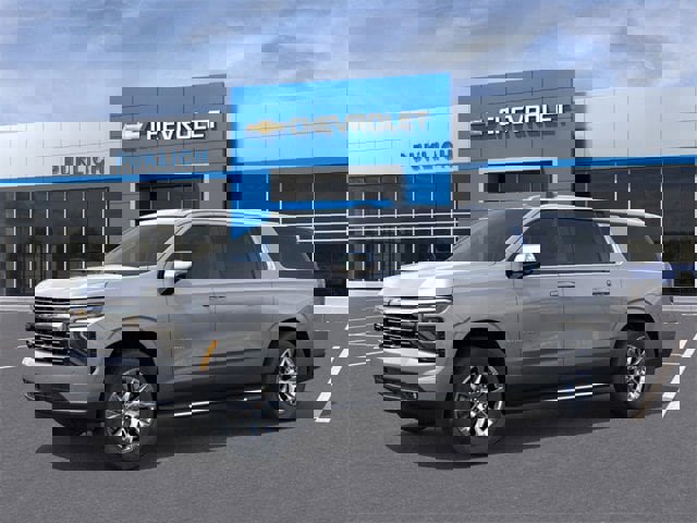 New 2026 Chevrolet Suburban Premier image 2