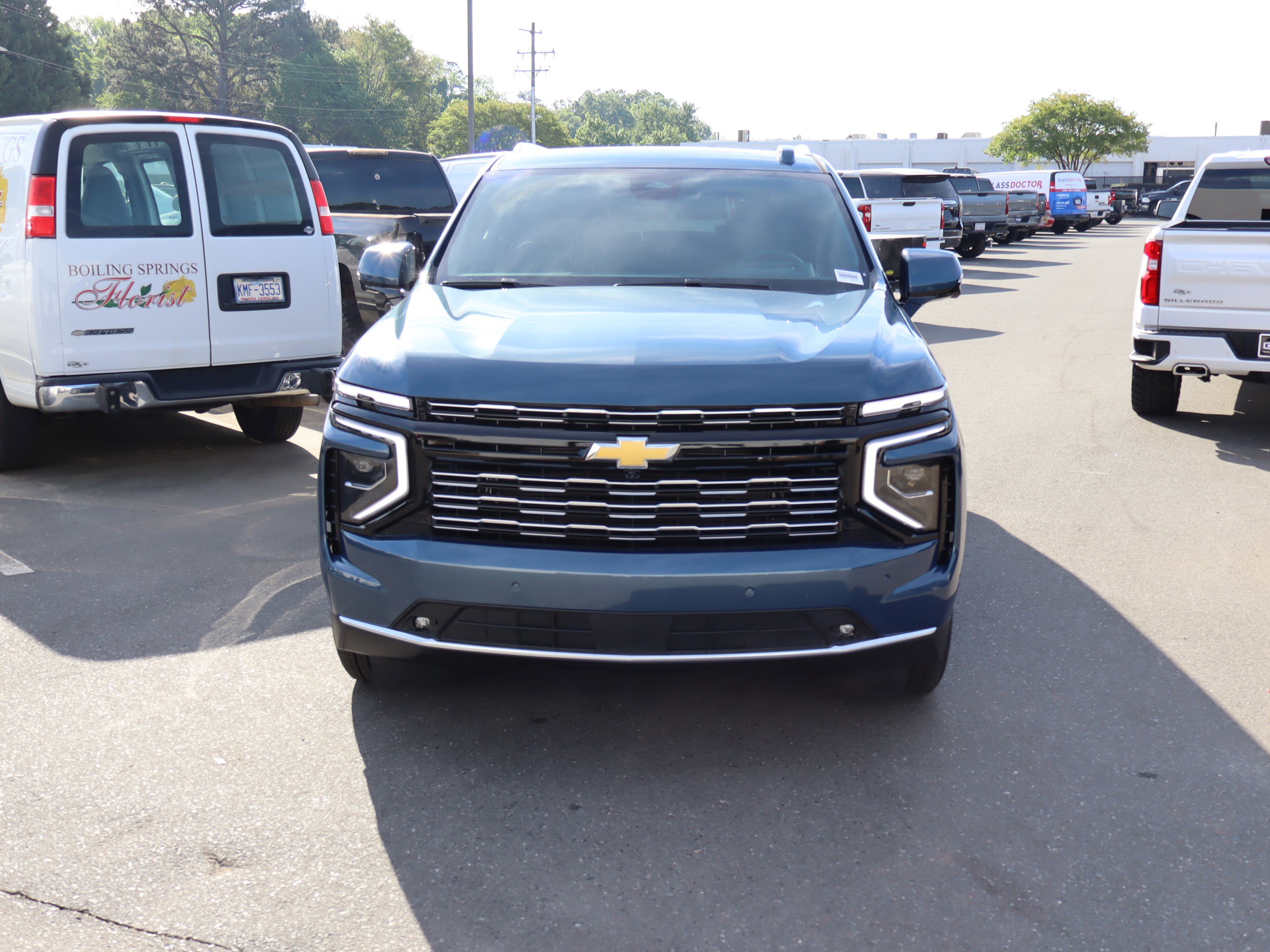 Used 2026 Chevrolet Suburban High Country AWD/4WD image 3