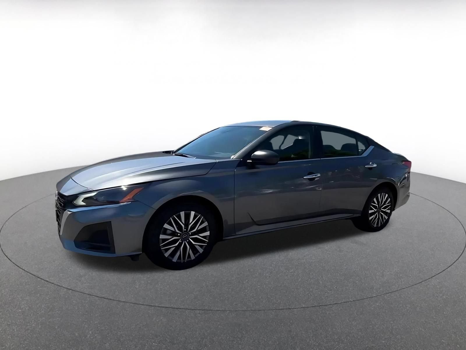 Used 2025 Nissan Altima 2.5 SV FWD image 8