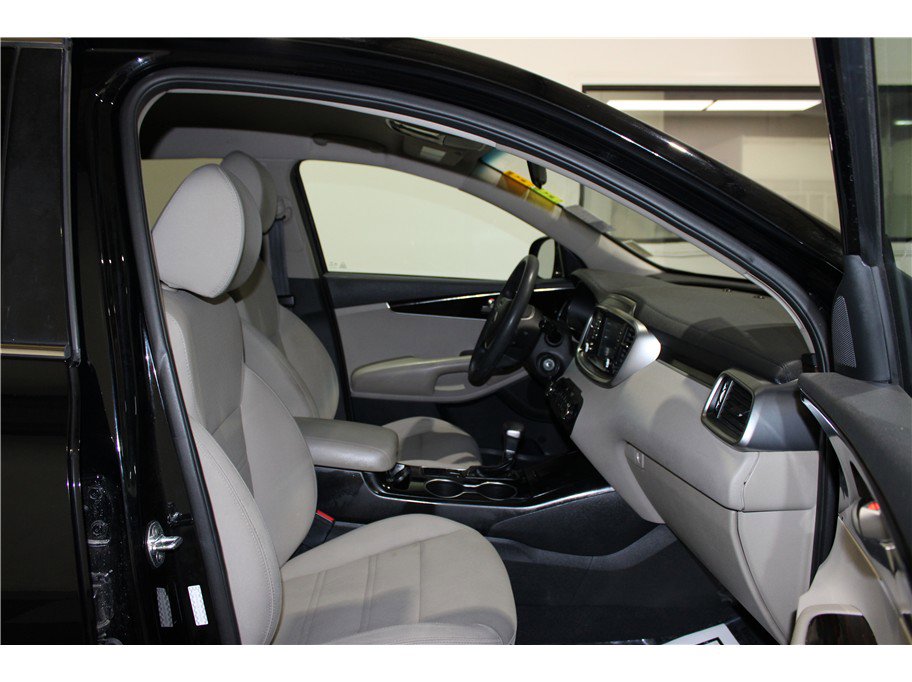 Used 2020 Kia Sorento LX image 26